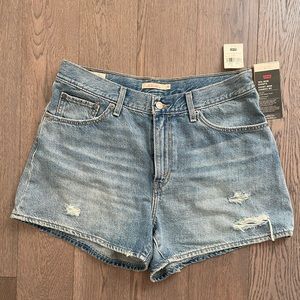 Levi’s 80s mom short.